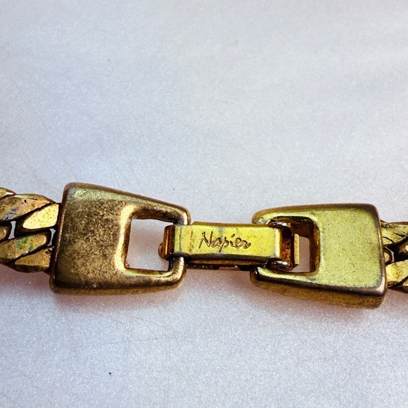 Vintage Gold Tone Napier Necklace – Dovetail Vintage aged goldtone Weighted Napier chain necklace